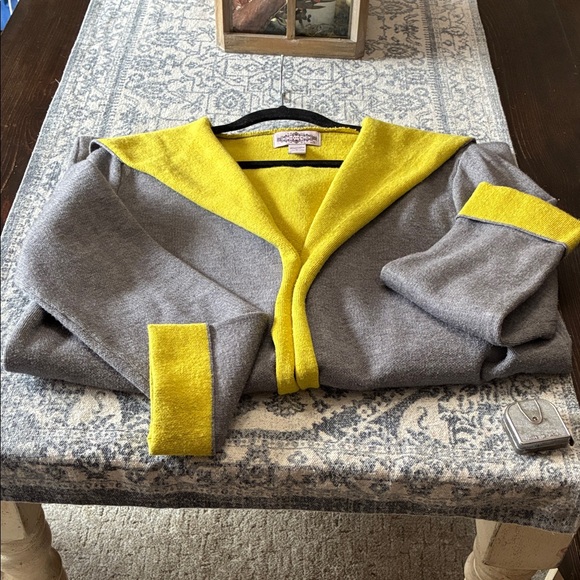 Chic Gray and Yellow Women's Cardigan - Picture 4 of 6